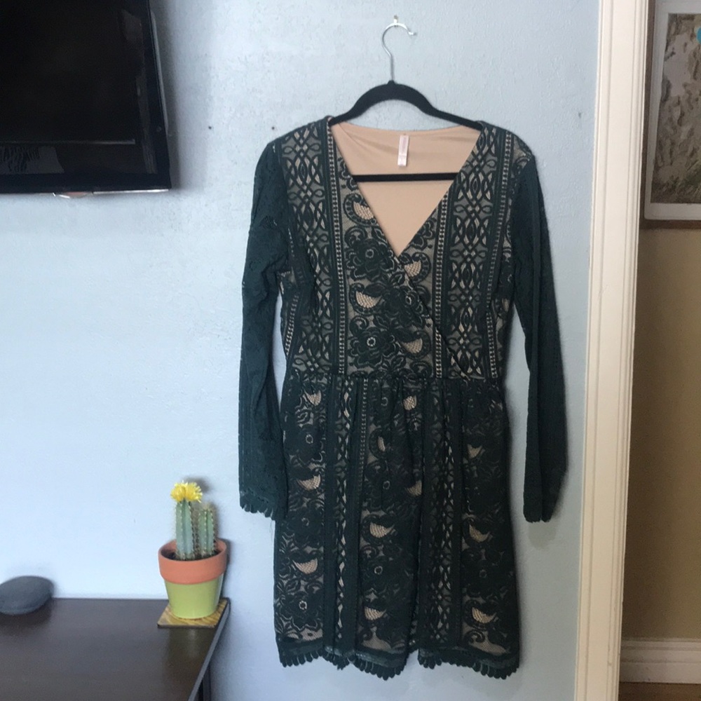 EUC Green lace long sleeve dress